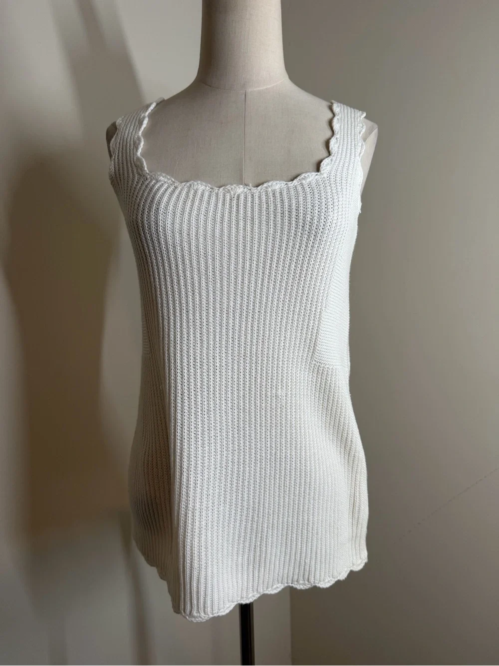 Anthropologie MOTH Women’s Newport-SZ XS- White Scalloped Knit Sweater Tank Top